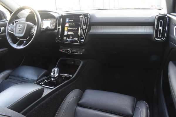 Volvo XC40 T3 163PK Inscription Automaat / Adaptive Cruise Control / Stuur- & Stoelverwarming / Elektrische achterklep / Achteruitrijcamera / Trekhaak elektrisch uitklapbaar / 19" velgen / Parkeersensoren V+A