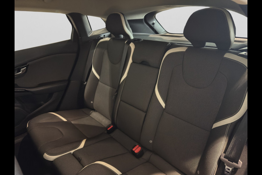 Volvo V40 Cross Country T3 Aut. Dynamic Parkeercamera Stoelverwarming 17" 152pk