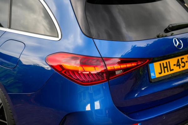 Mercedes-Benz C-Klasse 300 e AMG Line Panoramadak Full Ambient Adapt. Cruise Laser LED 360Cam 19''LM