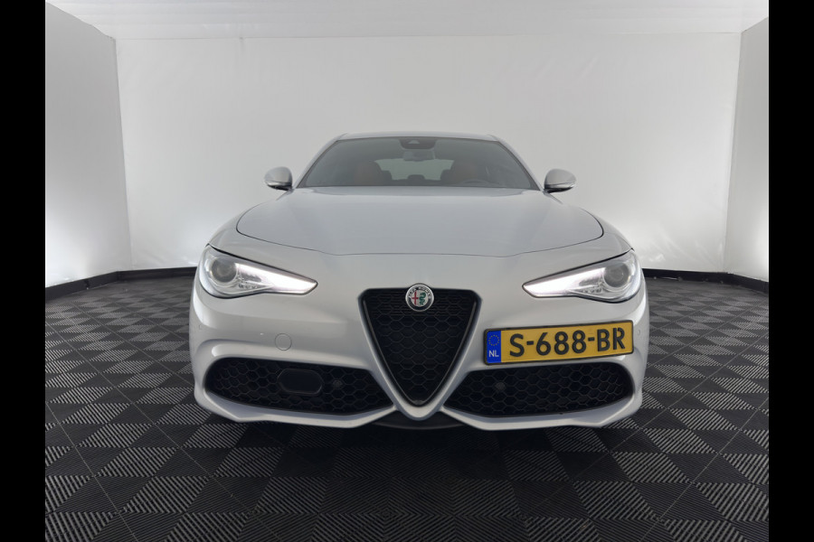 Alfa Romeo Giulia 2.0T Sprint (INCL-BTW)  Aut. *ADAPTIVE-CRUISE | LEATHER | XENON | MEMORY-PACK | HEATED-SPORTSEATS | CAMERA | NAVI-FULLMAP | DAB+ | SHIFT-PADDLES | PRIVACY-GLASS | LANE-ASSIST | BLINDSPOT | KEYLESS