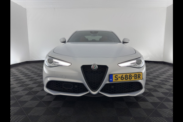 Alfa Romeo Giulia 2.0T Sprint (INCL-BTW)  Aut. *ADAPTIVE-CRUISE | LEATHER | XENON | MEMORY-PACK | HEATED-SPORTSEATS | CAMERA | NAVI-FULLMAP | DAB+ | SHIFT-PADDLES | PRIVACY-GLASS | LANE-ASSIST | BLINDSPOT | KEYLESS