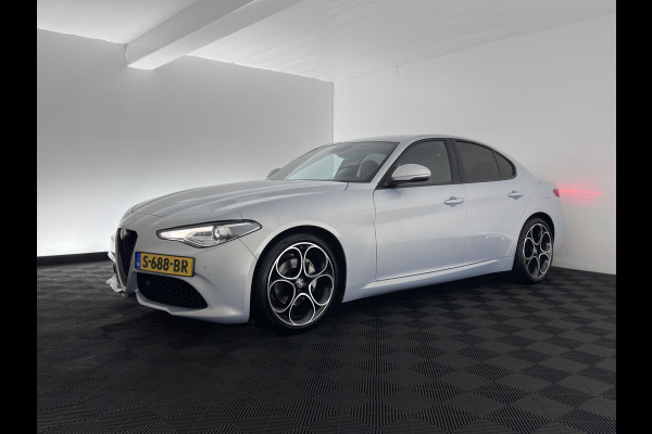 Alfa Romeo Giulia 2.0T Sprint (INCL-BTW)  Aut. *ADAPTIVE-CRUISE | LEATHER | XENON | MEMORY-PACK | HEATED-SPORTSEATS | CAMERA | NAVI-FULLMAP | DAB+ | SHIFT-PADDLES | PRIVACY-GLASS | LANE-ASSIST | BLINDSPOT | KEYLESS