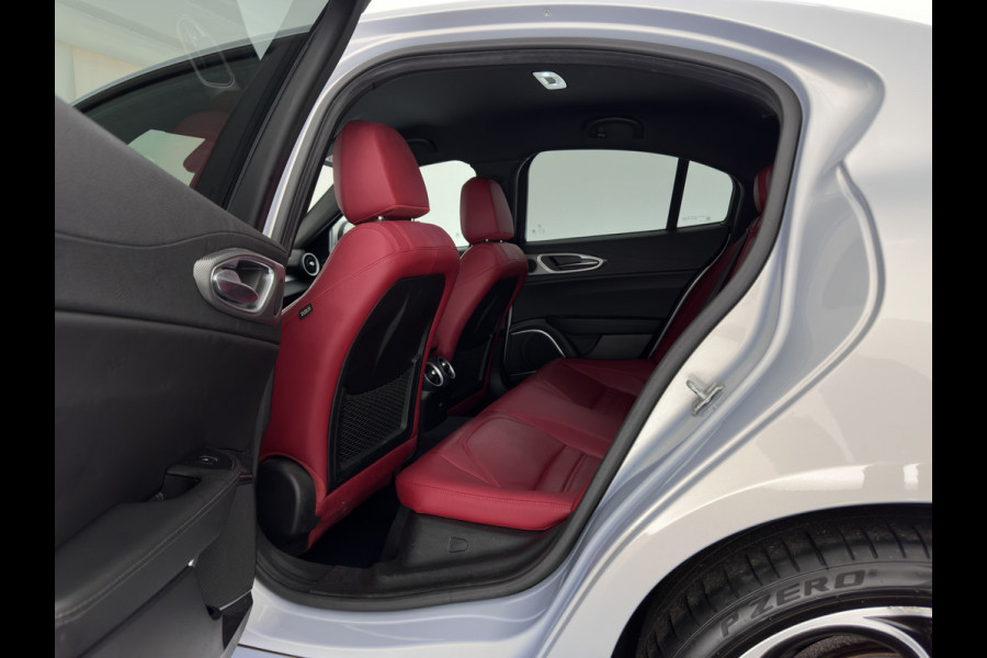 Alfa Romeo Giulia 2.0T Sprint (INCL-BTW)  Aut. *ADAPTIVE-CRUISE | LEATHER | XENON | MEMORY-PACK | HEATED-SPORTSEATS | CAMERA | NAVI-FULLMAP | DAB+ | SHIFT-PADDLES | PRIVACY-GLASS | LANE-ASSIST | BLINDSPOT | KEYLESS