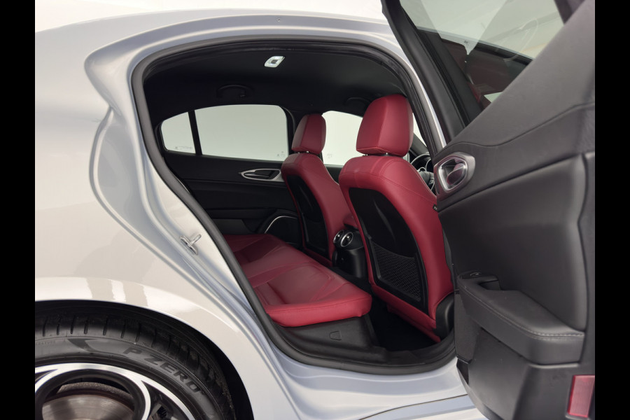 Alfa Romeo Giulia 2.0T Sprint (INCL-BTW)  Aut. *ADAPTIVE-CRUISE | LEATHER | XENON | MEMORY-PACK | HEATED-SPORTSEATS | CAMERA | NAVI-FULLMAP | DAB+ | SHIFT-PADDLES | PRIVACY-GLASS | LANE-ASSIST | BLINDSPOT | KEYLESS