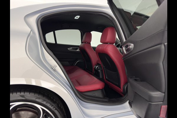 Alfa Romeo Giulia 2.0T Sprint (INCL-BTW)  Aut. *ADAPTIVE-CRUISE | LEATHER | XENON | MEMORY-PACK | HEATED-SPORTSEATS | CAMERA | NAVI-FULLMAP | DAB+ | SHIFT-PADDLES | PRIVACY-GLASS | LANE-ASSIST | BLINDSPOT | KEYLESS