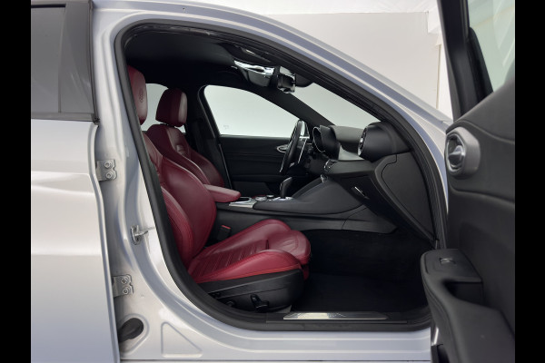 Alfa Romeo Giulia 2.0T Sprint (INCL-BTW)  Aut. *ADAPTIVE-CRUISE | LEATHER | XENON | MEMORY-PACK | HEATED-SPORTSEATS | CAMERA | NAVI-FULLMAP | DAB+ | SHIFT-PADDLES | PRIVACY-GLASS | LANE-ASSIST | BLINDSPOT | KEYLESS