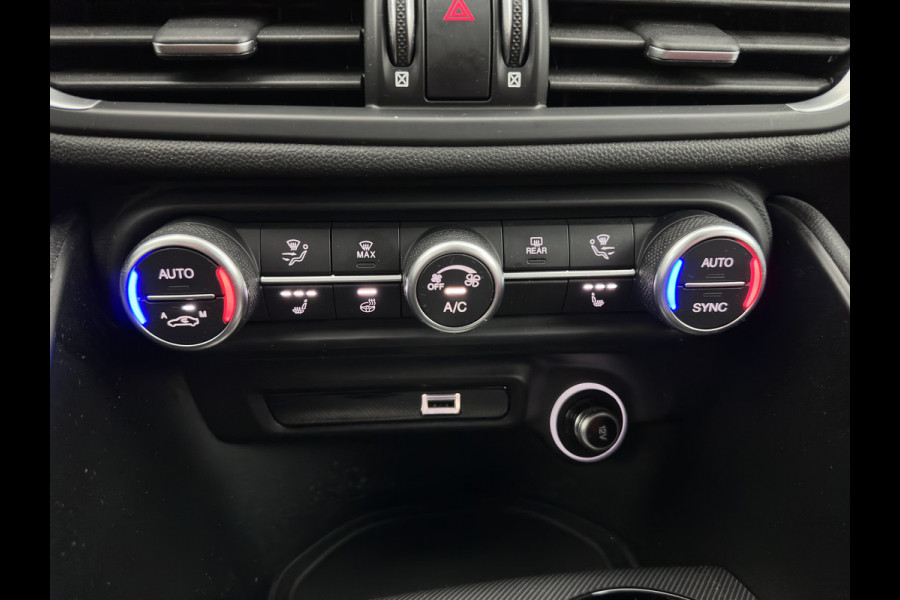 Alfa Romeo Giulia 2.0T Sprint (INCL-BTW)  Aut. *ADAPTIVE-CRUISE | LEATHER | XENON | MEMORY-PACK | HEATED-SPORTSEATS | CAMERA | NAVI-FULLMAP | DAB+ | SHIFT-PADDLES | PRIVACY-GLASS | LANE-ASSIST | BLINDSPOT | KEYLESS