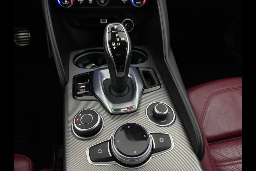Alfa Romeo Giulia 2.0T Sprint (INCL-BTW)  Aut. *ADAPTIVE-CRUISE | LEATHER | XENON | MEMORY-PACK | HEATED-SPORTSEATS | CAMERA | NAVI-FULLMAP | DAB+ | SHIFT-PADDLES | PRIVACY-GLASS | LANE-ASSIST | BLINDSPOT | KEYLESS