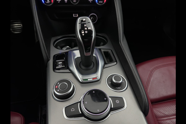 Alfa Romeo Giulia 2.0T Sprint (INCL-BTW)  Aut. *ADAPTIVE-CRUISE | LEATHER | XENON | MEMORY-PACK | HEATED-SPORTSEATS | CAMERA | NAVI-FULLMAP | DAB+ | SHIFT-PADDLES | PRIVACY-GLASS | LANE-ASSIST | BLINDSPOT | KEYLESS