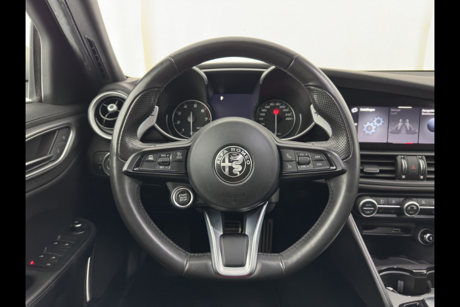 Alfa Romeo Giulia 2.0T Sprint (INCL-BTW)  Aut. *ADAPTIVE-CRUISE | LEATHER | XENON | MEMORY-PACK | HEATED-SPORTSEATS | CAMERA | NAVI-FULLMAP | DAB+ | SHIFT-PADDLES | PRIVACY-GLASS | LANE-ASSIST | BLINDSPOT | KEYLESS