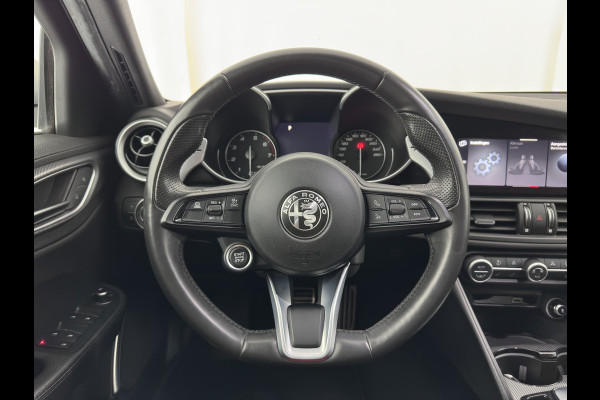 Alfa Romeo Giulia 2.0T Sprint (INCL-BTW)  Aut. *ADAPTIVE-CRUISE | LEATHER | XENON | MEMORY-PACK | HEATED-SPORTSEATS | CAMERA | NAVI-FULLMAP | DAB+ | SHIFT-PADDLES | PRIVACY-GLASS | LANE-ASSIST | BLINDSPOT | KEYLESS