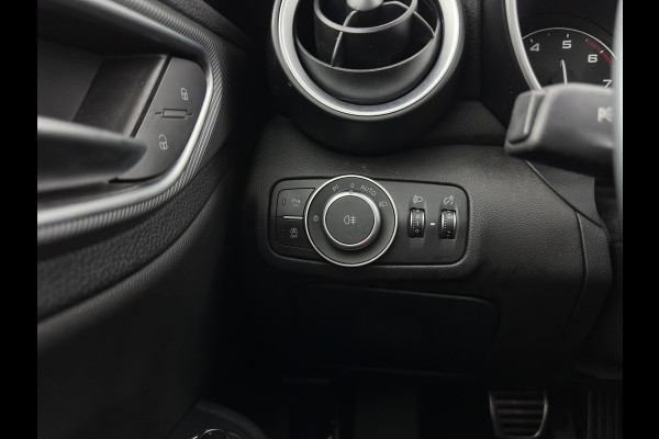 Alfa Romeo Giulia 2.0T Sprint (INCL-BTW)  Aut. *ADAPTIVE-CRUISE | LEATHER | XENON | MEMORY-PACK | HEATED-SPORTSEATS | CAMERA | NAVI-FULLMAP | DAB+ | SHIFT-PADDLES | PRIVACY-GLASS | LANE-ASSIST | BLINDSPOT | KEYLESS