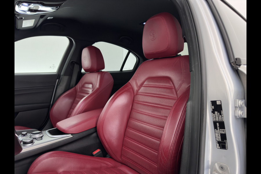 Alfa Romeo Giulia 2.0T Sprint (INCL-BTW)  Aut. *ADAPTIVE-CRUISE | LEATHER | XENON | MEMORY-PACK | HEATED-SPORTSEATS | CAMERA | NAVI-FULLMAP | DAB+ | SHIFT-PADDLES | PRIVACY-GLASS | LANE-ASSIST | BLINDSPOT | KEYLESS