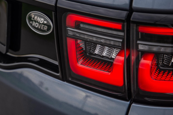 Land Rover Discovery Sport P300e 1.5 SE R-DYNAMIC / CARPLAY / LEER / DEALER ONDERHOUDEN / CAMERA