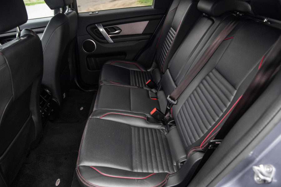 Land Rover Discovery Sport P300e 1.5 SE R-DYNAMIC / CARPLAY / LEER / DEALER ONDERHOUDEN / CAMERA