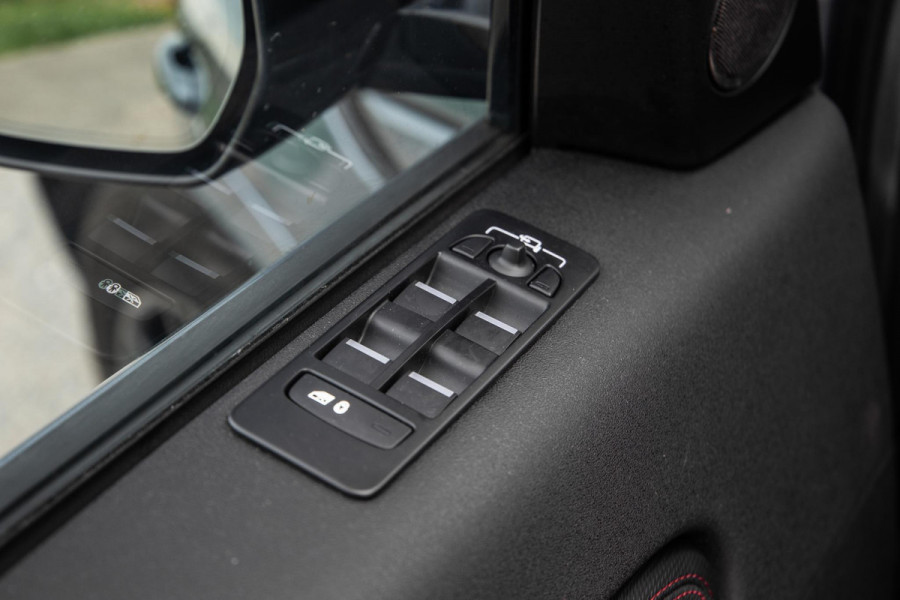 Land Rover Discovery Sport P300e 1.5 SE R-DYNAMIC / CARPLAY / LEER / DEALER ONDERHOUDEN / CAMERA