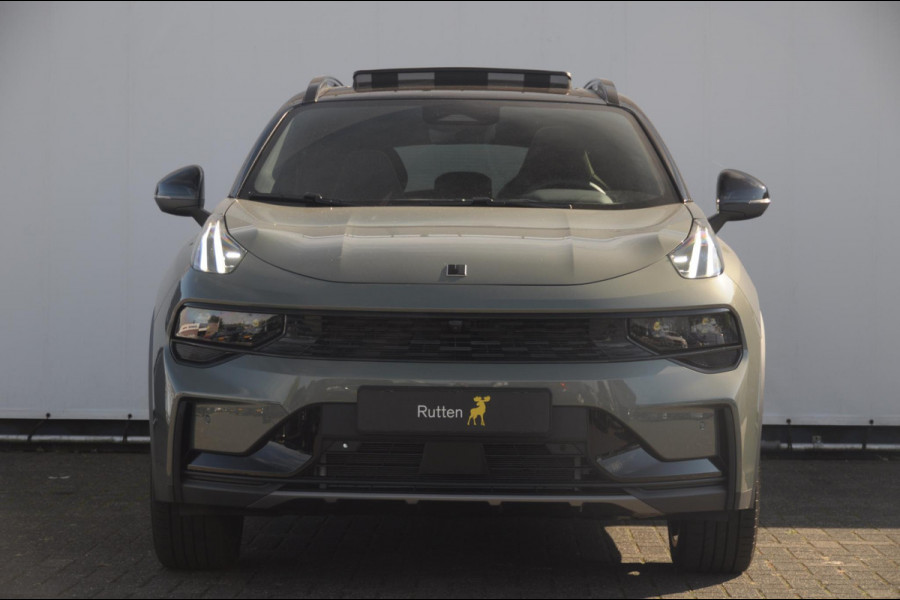Lynk & Co 01 276PK Automaat More / Adaptive cruise control / Leren bekleding / Elektrisch verstelbare stoelen / Schuif- kanteldak / Stoel- en stuurverwarming / Parkeersensoren V+A / 360 Graden Camera / Elektrische achterklep / 20" lichtmetalen velgen