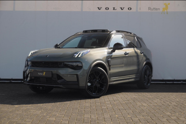 Lynk & Co 01 276PK Automaat More / Adaptive cruise control / Leren bekleding / Elektrisch verstelbare stoelen / Schuif- kanteldak / Stoel- en stuurverwarming / Parkeersensoren V+A / 360 Graden Camera / Elektrische achterklep / 20" lichtmetalen velgen
