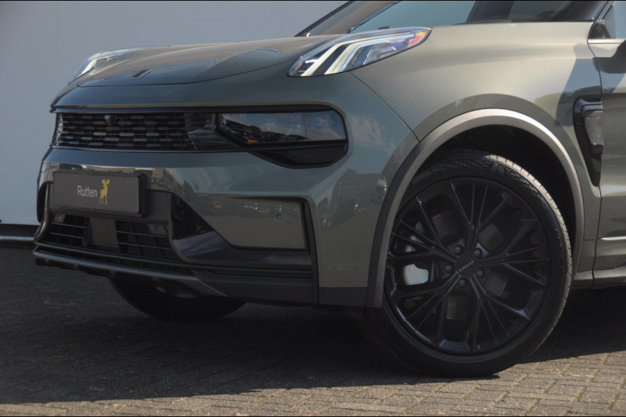 Lynk & Co 01 276PK Automaat More / Adaptive cruise control / Leren bekleding / Elektrisch verstelbare stoelen / Schuif- kanteldak / Stoel- en stuurverwarming / Parkeersensoren V+A / 360 Graden Camera / Elektrische achterklep / 20" lichtmetalen velgen