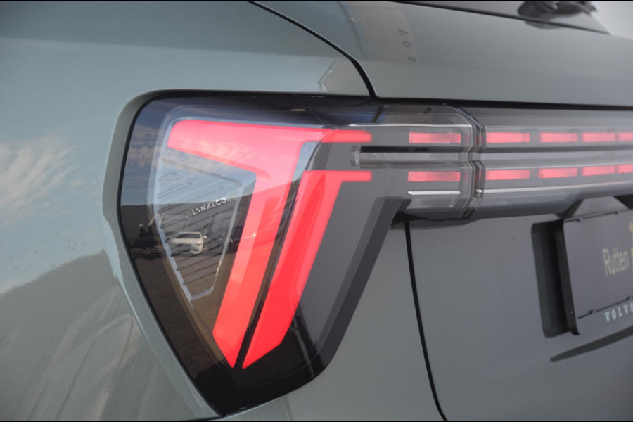 Lynk & Co 01 276PK Automaat More / Adaptive cruise control / Leren bekleding / Elektrisch verstelbare stoelen / Schuif- kanteldak / Stoel- en stuurverwarming / Parkeersensoren V+A / 360 Graden Camera / Elektrische achterklep / 20" lichtmetalen velgen