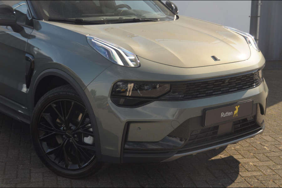 Lynk & Co 01 276PK Automaat More / Adaptive cruise control / Leren bekleding / Elektrisch verstelbare stoelen / Schuif- kanteldak / Stoel- en stuurverwarming / Parkeersensoren V+A / 360 Graden Camera / Elektrische achterklep / 20" lichtmetalen velgen