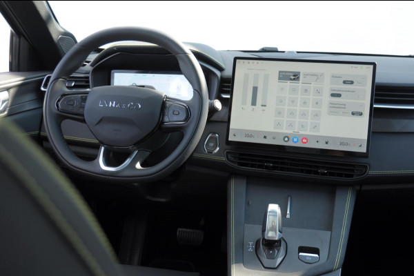 Lynk & Co 01 276PK Automaat More / Adaptive cruise control / Leren bekleding / Elektrisch verstelbare stoelen / Schuif- kanteldak / Stoel- en stuurverwarming / Parkeersensoren V+A / 360 Graden Camera / Elektrische achterklep / 20" lichtmetalen velgen