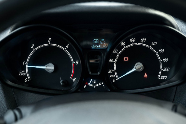 Ford Transit Courier 1.5 TDCI Limited Trekhaak I LM Velgen I Parkeersensoren I CarPlay I Android I Climate I Cruise I NAP