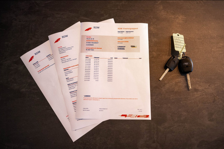 Ford Transit Courier 1.5 TDCI Limited Trekhaak I LM Velgen I Parkeersensoren I CarPlay I Android I Climate I Cruise I NAP