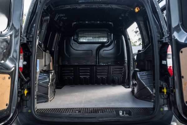 Ford Transit Courier 1.5 TDCI Limited Trekhaak I LM Velgen I Parkeersensoren I CarPlay I Android I Climate I Cruise I NAP