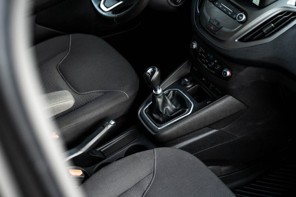 Ford Transit Courier 1.5 TDCI Limited Trekhaak I LM Velgen I Parkeersensoren I CarPlay I Android I Climate I Cruise I NAP