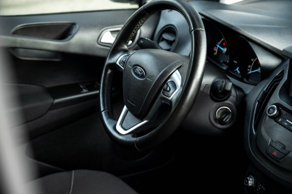 Ford Transit Courier 1.5 TDCI Limited Trekhaak I LM Velgen I Parkeersensoren I CarPlay I Android I Climate I Cruise I NAP