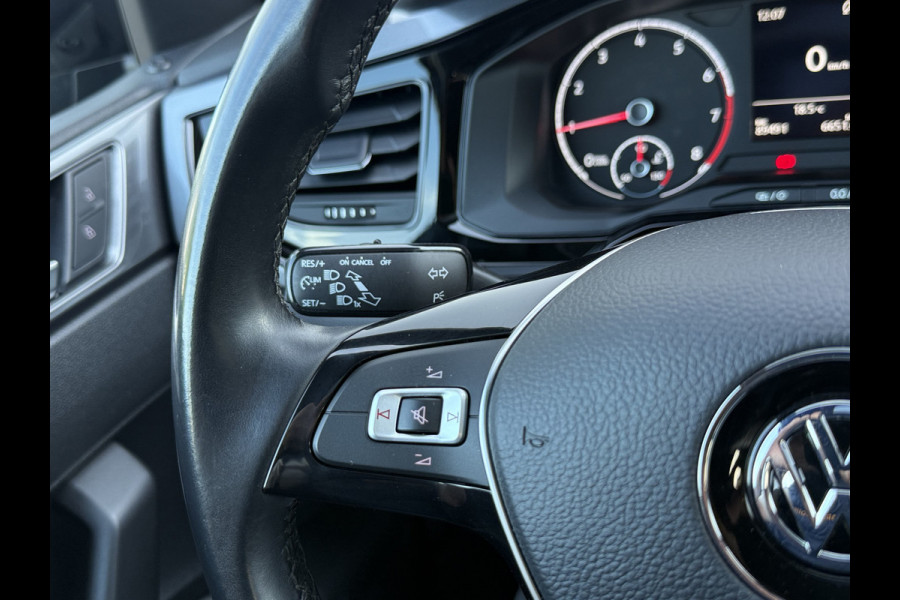 Volkswagen Polo 1.0 81pk Highline | Pano dak | Half leder | Full LED