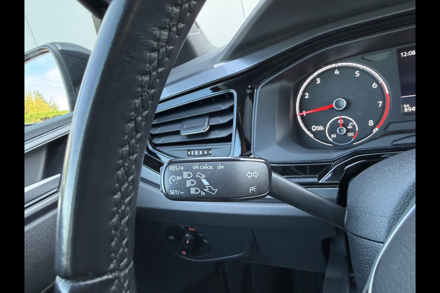 Volkswagen Polo 1.0 81pk Highline | Pano dak | Half leder | Full LED