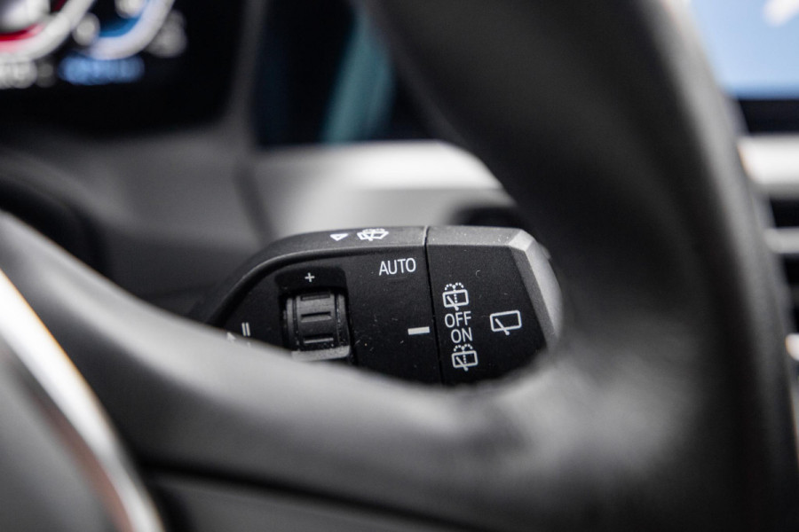 BMW 3 Serie Touring 320e LED / DEALER ONDERHOUDEN / CAMERA / CARPLAY / TREKHAAK