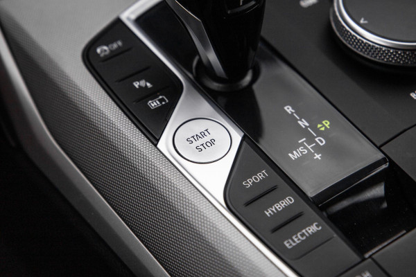 BMW 3 Serie Touring 320e LED / DEALER ONDERHOUDEN / CAMERA / CARPLAY / TREKHAAK