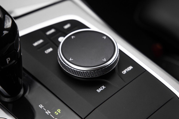 BMW 3 Serie Touring 320e LED / DEALER ONDERHOUDEN / CAMERA / CARPLAY / TREKHAAK