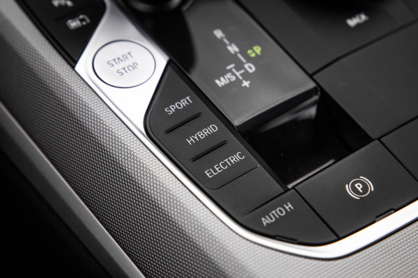 BMW 3 Serie Touring 320e LED / DEALER ONDERHOUDEN / CAMERA / CARPLAY / TREKHAAK