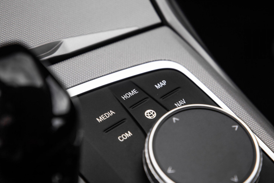 BMW 3 Serie Touring 320e LED / DEALER ONDERHOUDEN / CAMERA / CARPLAY / TREKHAAK