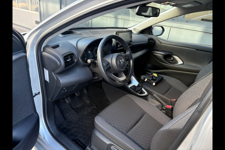 Toyota Yaris 1.5 VVT-i 125pk Business Plus LED/HUD/KEYLESS/CAMERA/WINTERPACK/ADAPT.CRUISE