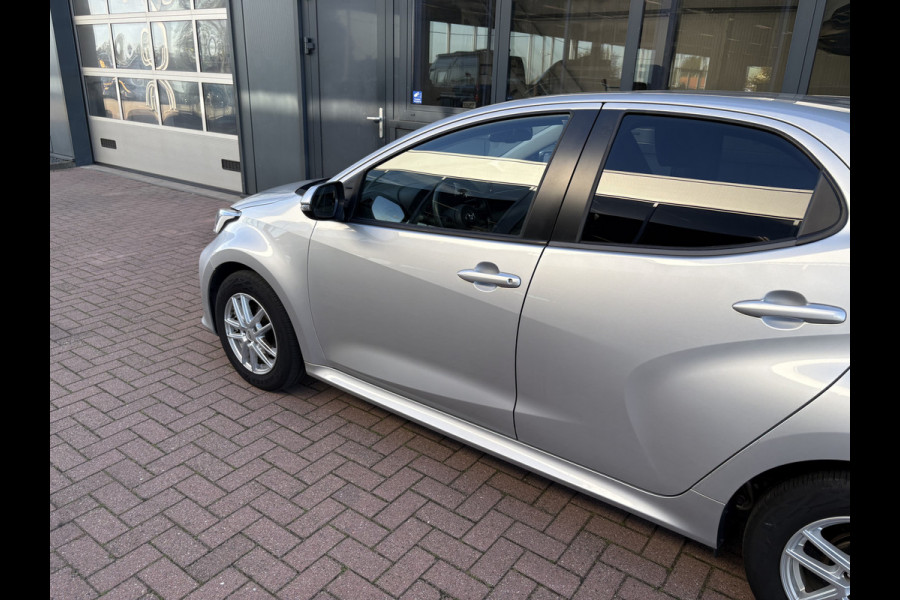 Toyota Yaris 1.5 VVT-i 125pk Business Plus LED/HUD/KEYLESS/CAMERA/WINTERPACK/ADAPT.CRUISE