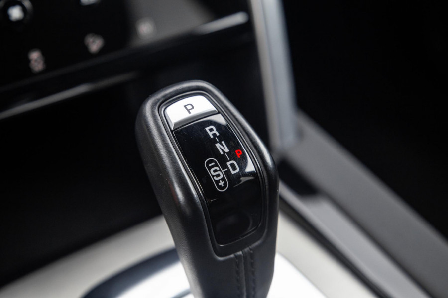 Land Rover Discovery Sport P300e 1.5 SE R-DYNAMIC / CARPLAY / LEER / DEALER ONDERHOUDEN / CAMERA