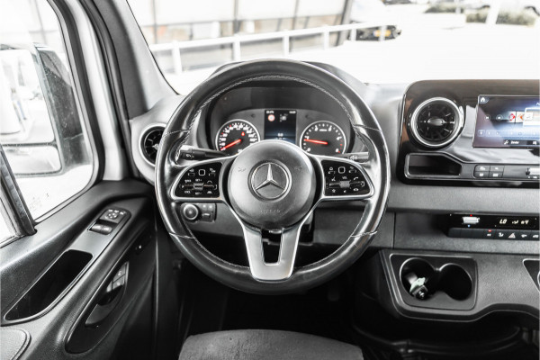 Mercedes-Benz Sprinter 317 170 PK | ACC | LED Koplampen | Camera | Blind Spot | Sortimo inrichting | Navigatie | CarPlay | Stoelverwarming | MBUX | Climate control | DAB | Dealer onderhouden | Nieuwe APK