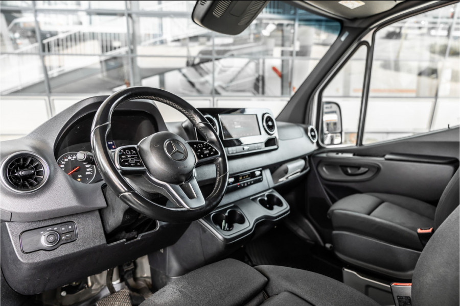 Mercedes-Benz Sprinter 317 170 PK | ACC | LED Koplampen | Camera | Blind Spot | Sortimo inrichting | Navigatie | CarPlay | Stoelverwarming | MBUX | Climate control | DAB | Dealer onderhouden | Nieuwe APK