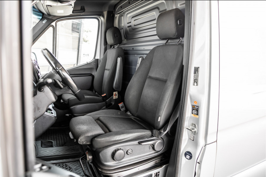 Mercedes-Benz Sprinter 317 170 PK | ACC | LED Koplampen | Camera | Blind Spot | Sortimo inrichting | Navigatie | CarPlay | Stoelverwarming | MBUX | Climate control | DAB | Dealer onderhouden | Nieuwe APK