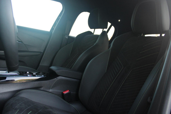 Peugeot 208 1.2 Hybrid 145PK AUTOMAAT GT PACK | ELEKTRISCH BEDIENBARE BESTUURDERSSTOEL MET MASSAGE FUNCTIE | ALCANTARA BEKLEDING | STOEL VERWARMING | CRUISE CONTROL | DAB+ RADIO | APPLE CARPLAY/ANDROID AUTO | FULL LED KOPLAMPEN | KEYLESS ENTRY/START | 17" LICHTMETALEN VELGEN | CLIMATE CONTROL | PARKEERSENSOREN VOOR + ACHTER | ACHTERUITRIJ CAMERA | SFEERVERLICHTING |