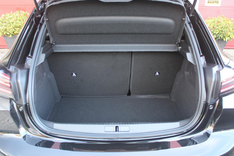 Peugeot 208 1.2 Hybrid 145PK AUTOMAAT GT PACK | ELEKTRISCH BEDIENBARE BESTUURDERSSTOEL MET MASSAGE FUNCTIE | ALCANTARA BEKLEDING | STOEL VERWARMING | CRUISE CONTROL | DAB+ RADIO | APPLE CARPLAY/ANDROID AUTO | FULL LED KOPLAMPEN | KEYLESS ENTRY/START | 17" LICHTMETALEN VELGEN | CLIMATE CONTROL | PARKEERSENSOREN VOOR + ACHTER | ACHTERUITRIJ CAMERA | SFEERVERLICHTING |