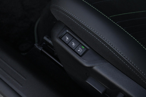 Peugeot 208 1.2 Hybrid 145PK AUTOMAAT GT PACK | ELEKTRISCH BEDIENBARE BESTUURDERSSTOEL MET MASSAGE FUNCTIE | ALCANTARA BEKLEDING | STOEL VERWARMING | CRUISE CONTROL | DAB+ RADIO | APPLE CARPLAY/ANDROID AUTO | FULL LED KOPLAMPEN | KEYLESS ENTRY/START | 17" LICHTMETALEN VELGEN | CLIMATE CONTROL | PARKEERSENSOREN VOOR + ACHTER | ACHTERUITRIJ CAMERA | SFEERVERLICHTING |