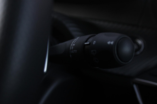 Peugeot 208 1.2 Hybrid 145PK AUTOMAAT GT PACK | ELEKTRISCH BEDIENBARE BESTUURDERSSTOEL MET MASSAGE FUNCTIE | ALCANTARA BEKLEDING | STOEL VERWARMING | CRUISE CONTROL | DAB+ RADIO | APPLE CARPLAY/ANDROID AUTO | FULL LED KOPLAMPEN | KEYLESS ENTRY/START | 17" LICHTMETALEN VELGEN | CLIMATE CONTROL | PARKEERSENSOREN VOOR + ACHTER | ACHTERUITRIJ CAMERA | SFEERVERLICHTING |