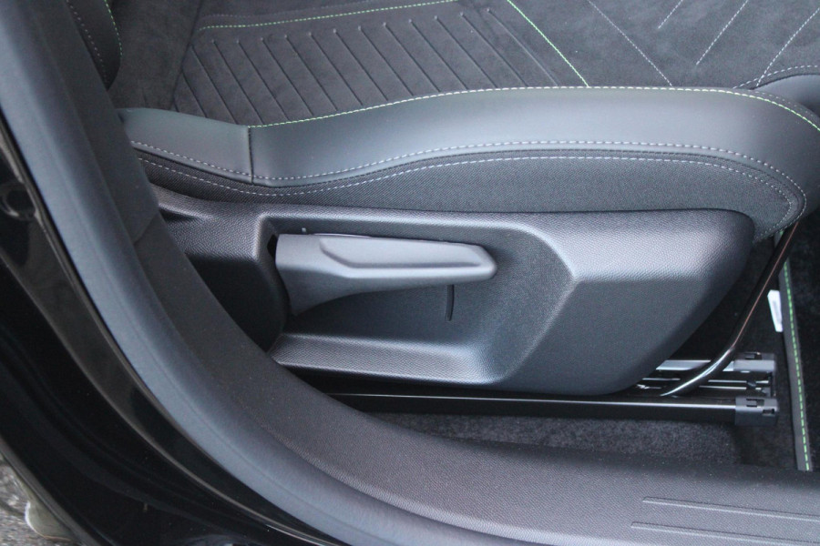 Peugeot 208 1.2 Hybrid 145PK AUTOMAAT GT PACK | ELEKTRISCH BEDIENBARE BESTUURDERSSTOEL MET MASSAGE FUNCTIE | ALCANTARA BEKLEDING | STOEL VERWARMING | CRUISE CONTROL | DAB+ RADIO | APPLE CARPLAY/ANDROID AUTO | FULL LED KOPLAMPEN | KEYLESS ENTRY/START | 17" LICHTMETALEN VELGEN | CLIMATE CONTROL | PARKEERSENSOREN VOOR + ACHTER | ACHTERUITRIJ CAMERA | SFEERVERLICHTING |