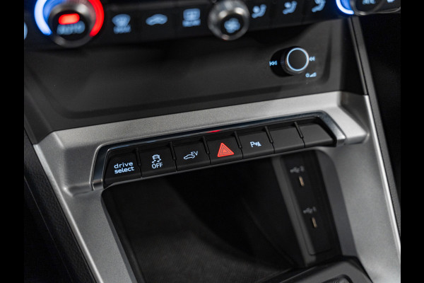 Audi Q3 45 TFSI e edition, Matrix LED, Virtual Cockpit, Apple Carplay, ACC, Clima, PDC, Android Auto, Volledig Onderhoud